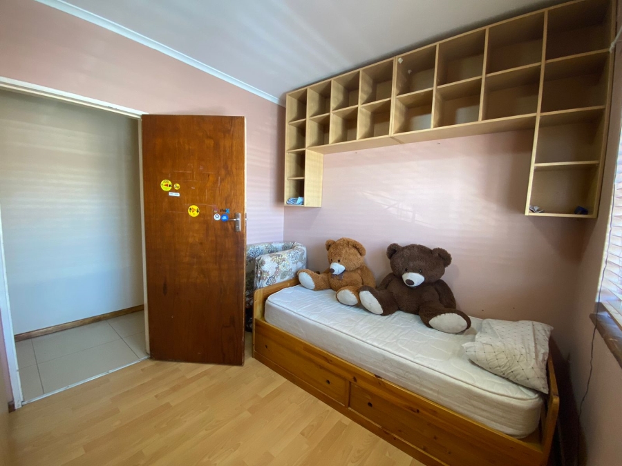 To Let 4 Bedroom Property for Rent in Lansdowne Western Cape